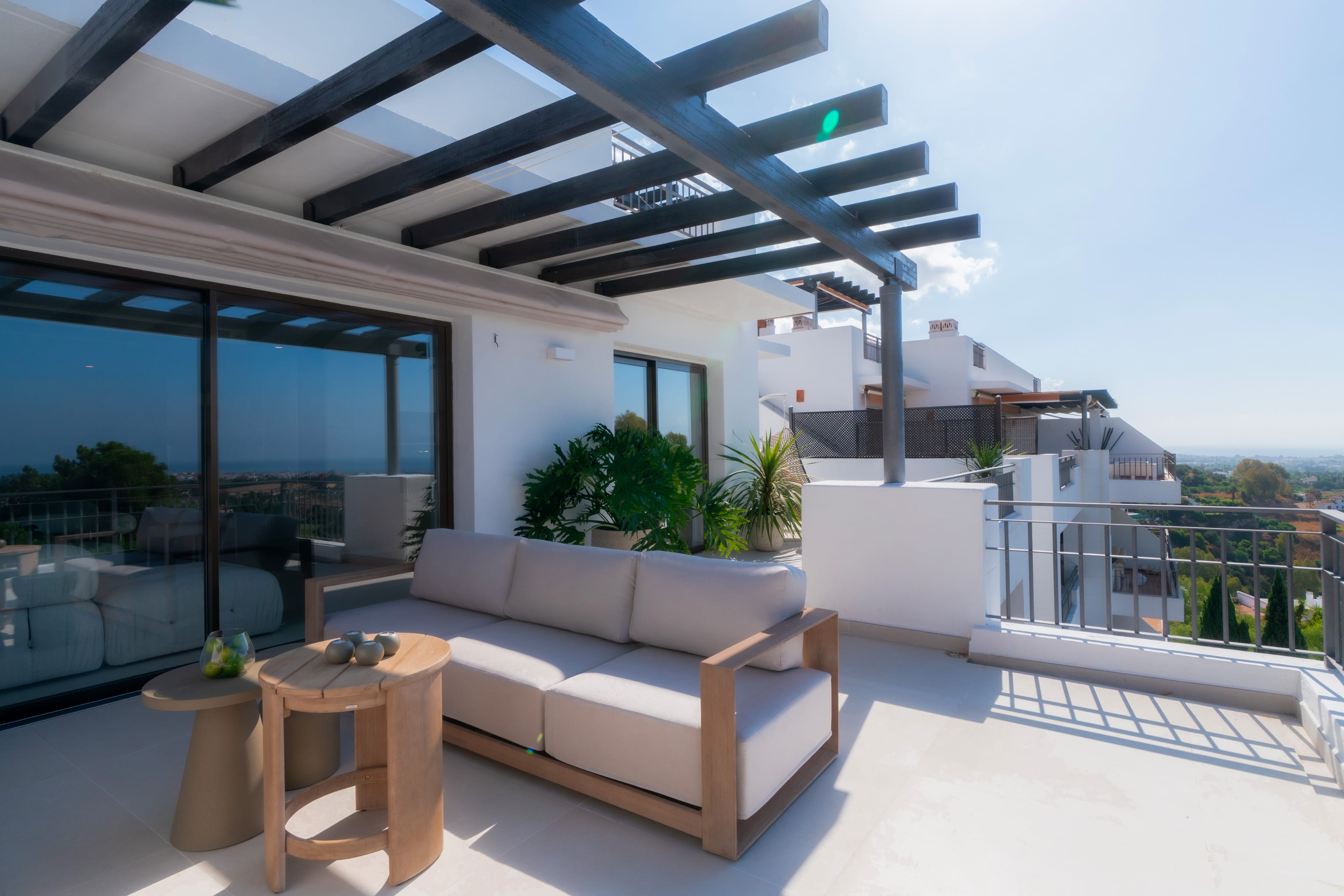 Luxury duplex penthouse with private pool and panoramic views in La Quinta, Benahavís