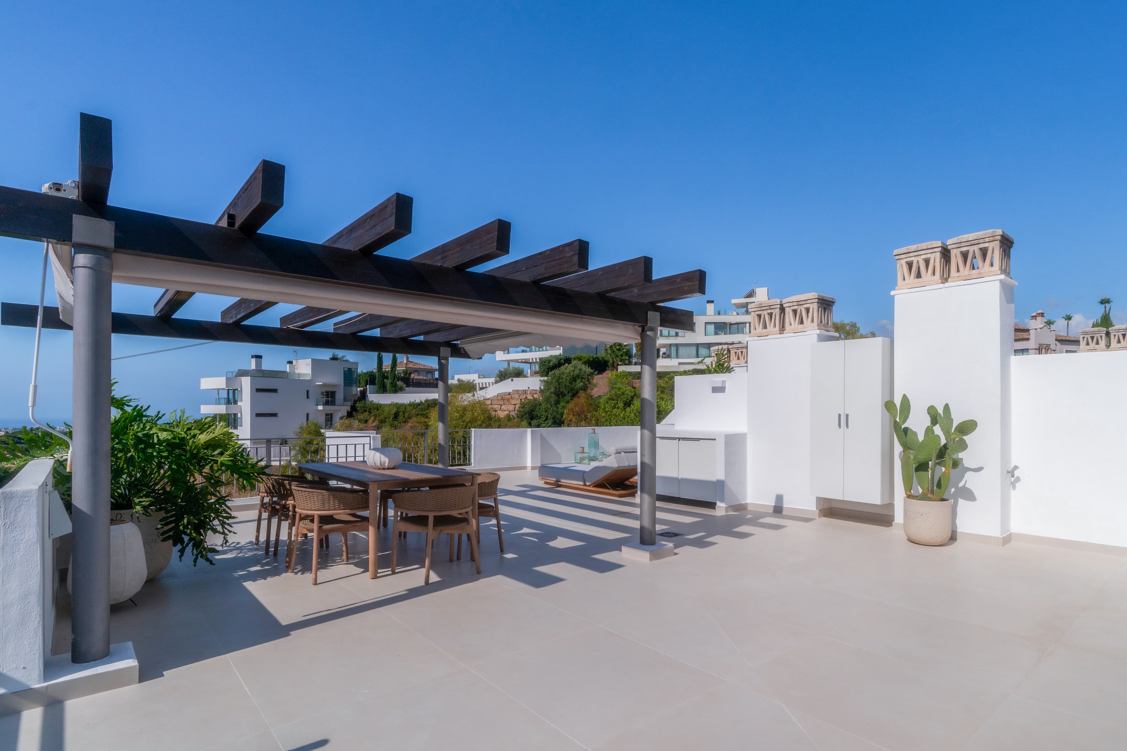 Luxe duplex penthouse met privézwembad en panoramisch uitzicht in La Quinta, Benahavís