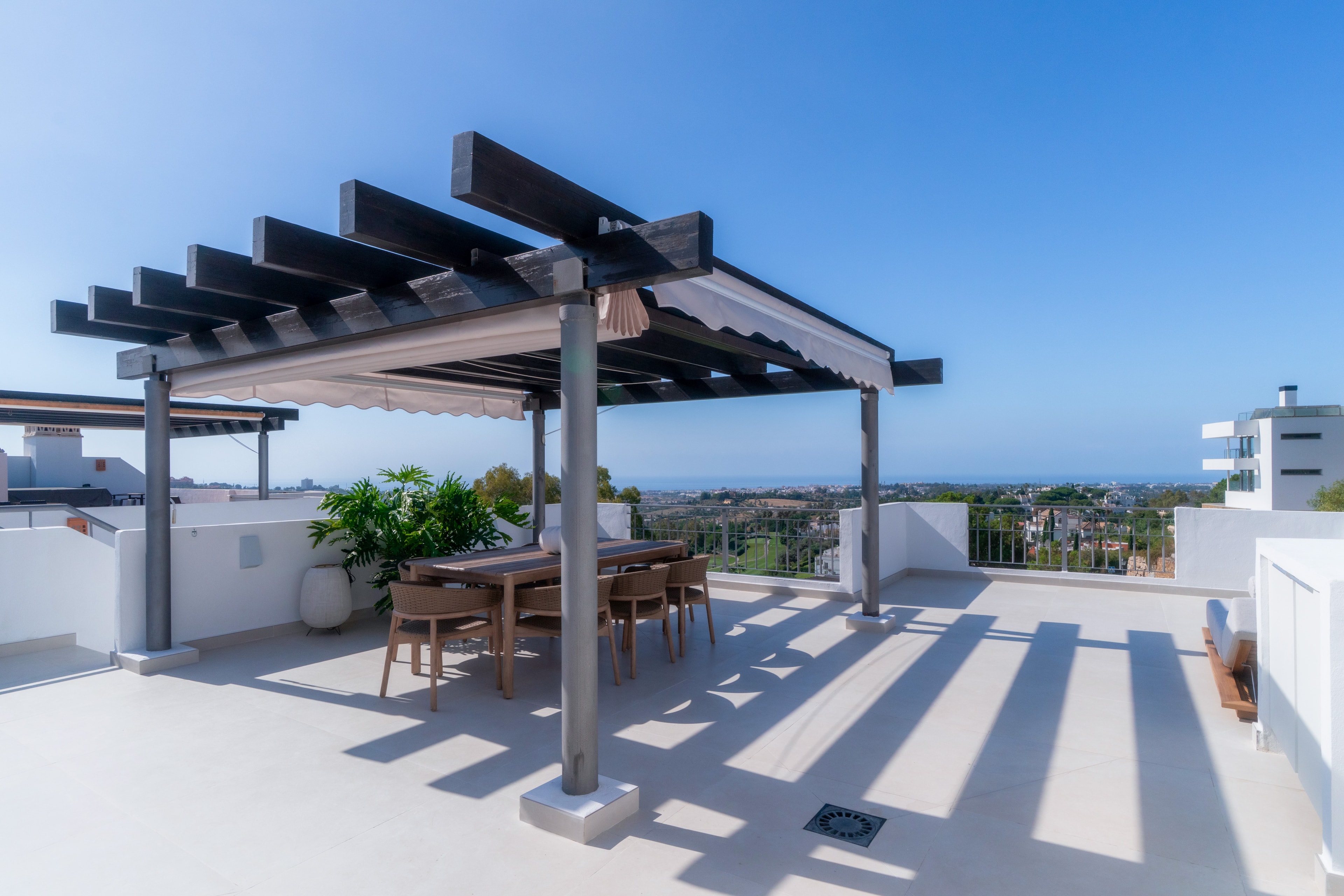 Luxe duplex penthouse met privézwembad en panoramisch uitzicht in La Quinta, Benahavís