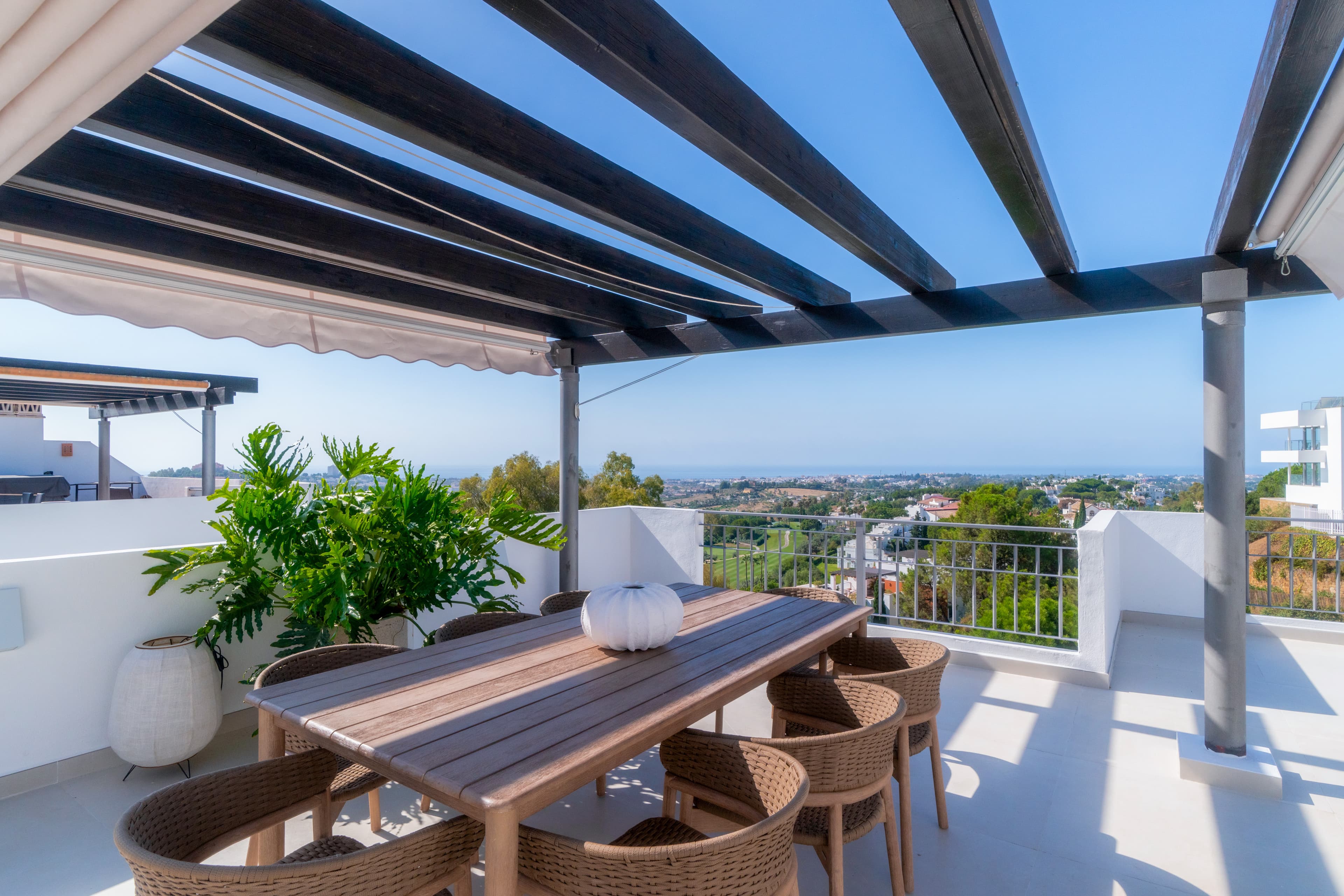 Luxe duplex penthouse met privézwembad en panoramisch uitzicht in La Quinta, Benahavís