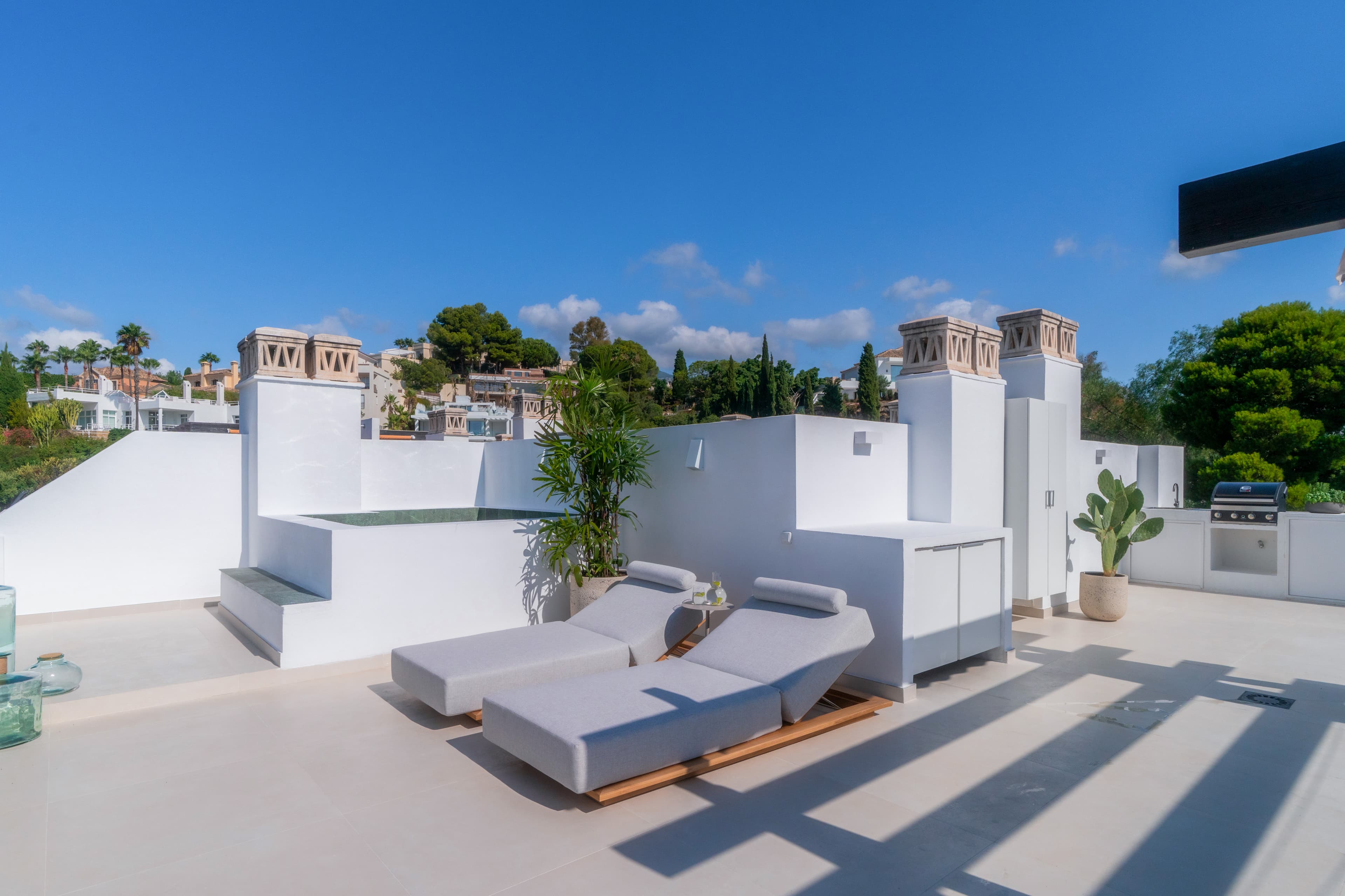 Luxe duplex penthouse met privézwembad en panoramisch uitzicht in La Quinta, Benahavís