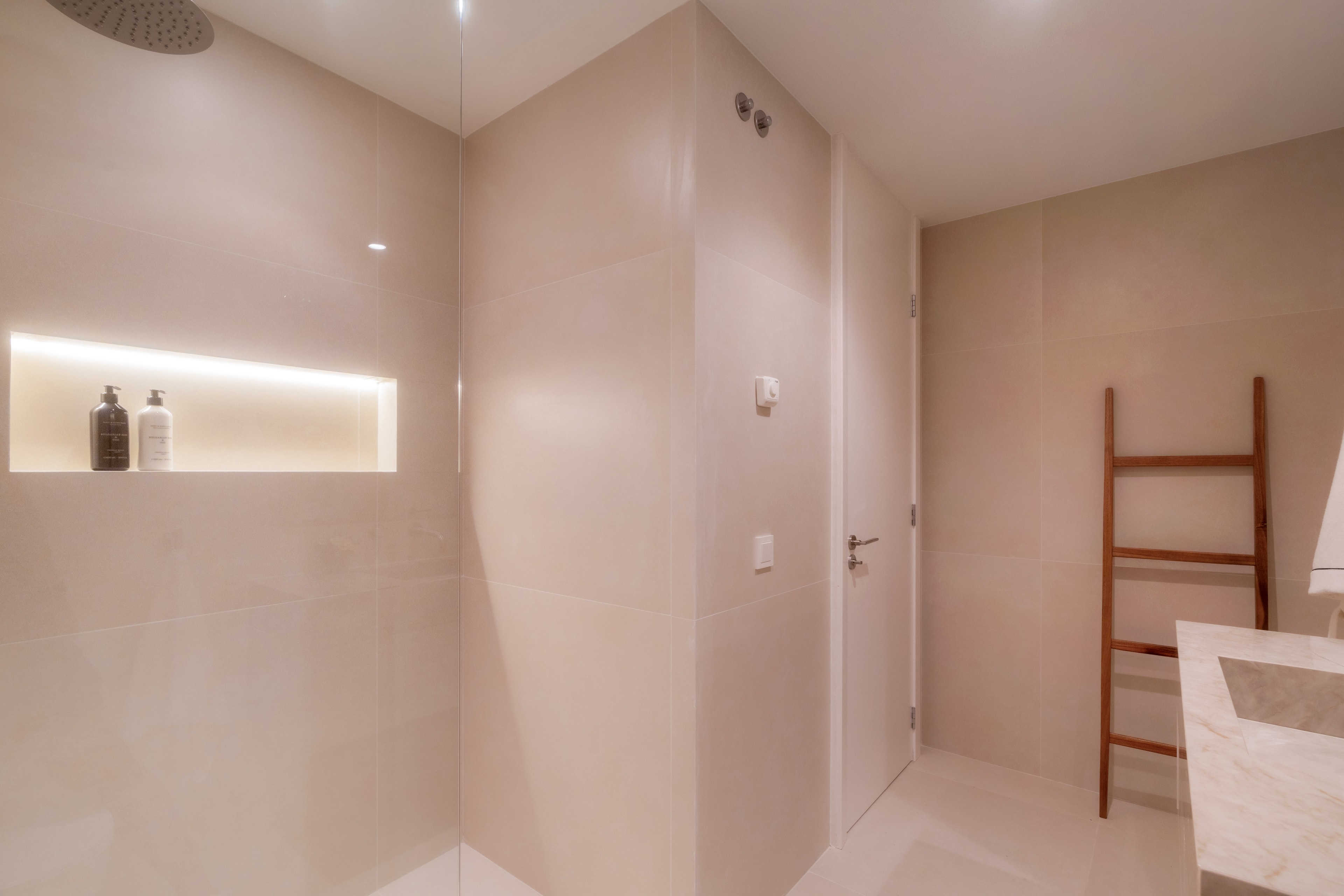 Luxe duplex penthouse met privézwembad en panoramisch uitzicht in La Quinta, Benahavís