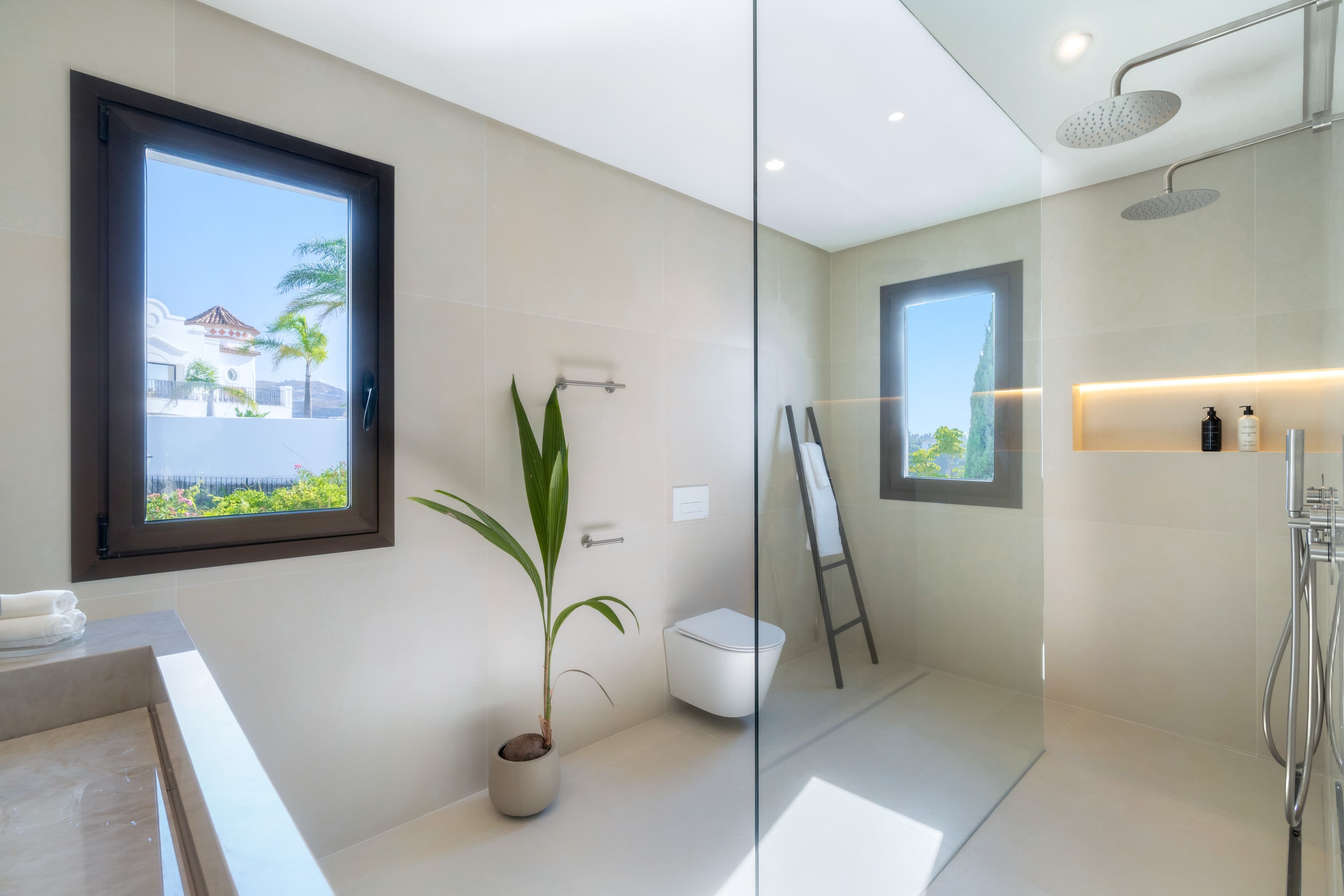 Luxe duplex penthouse met privézwembad en panoramisch uitzicht in La Quinta, Benahavís