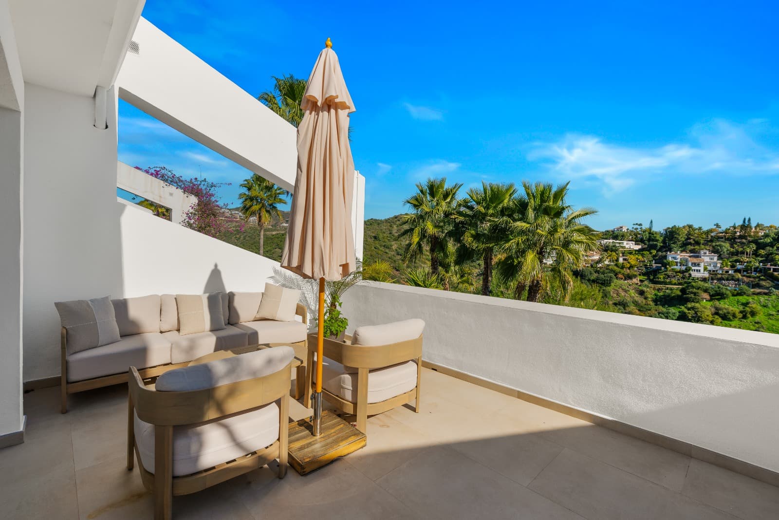 Volledig gerenoveerd appartement met panoramisch uitzicht in La Quinta
