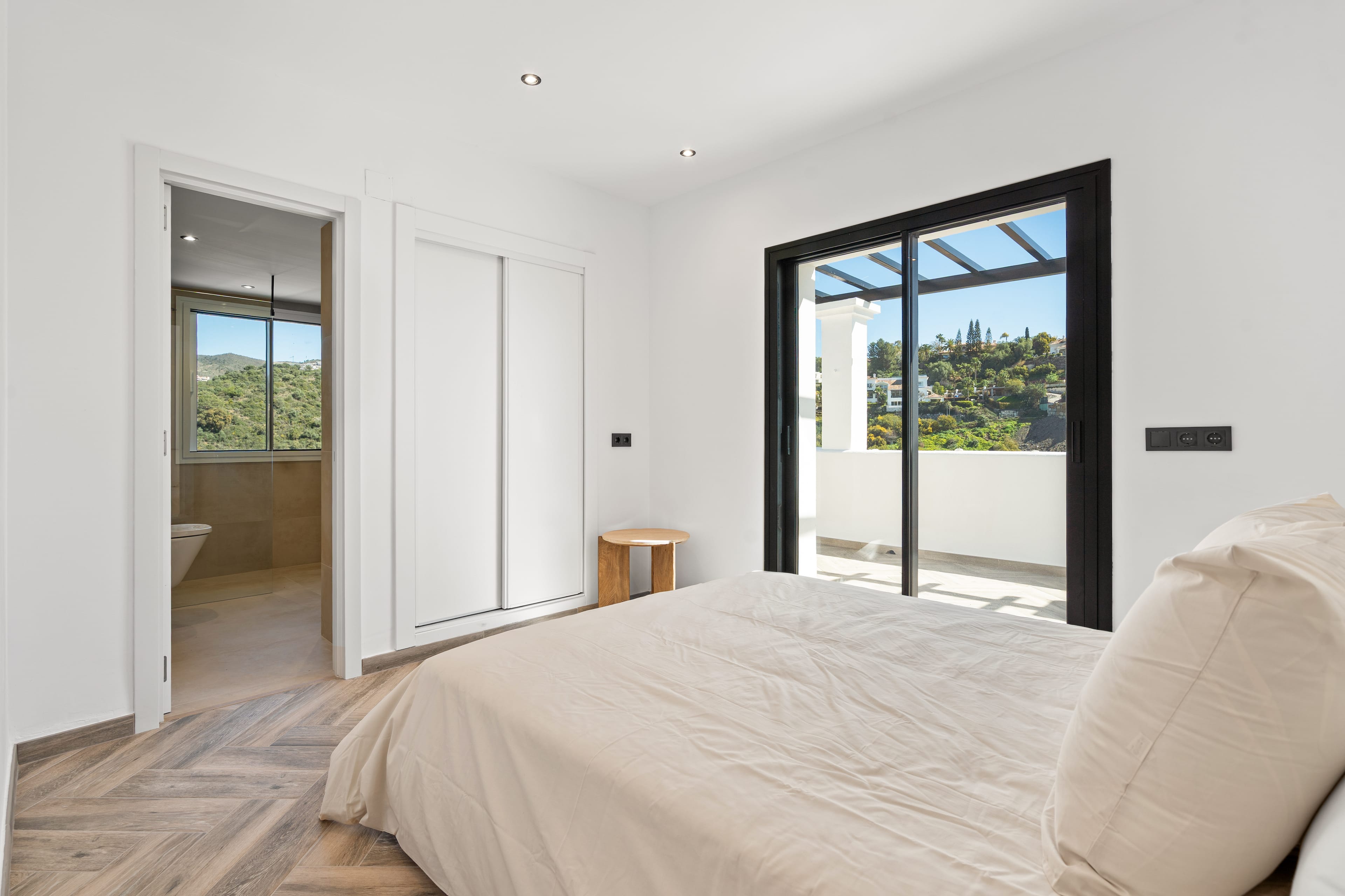 Luxury Penthouse with 3 Bedrooms in La Quinta, Benahavis